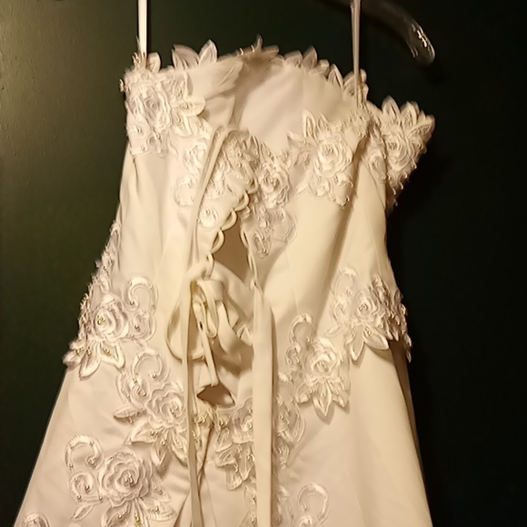 Wedding dress - Picture 3 of 4